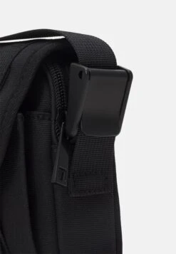 Pier One Unisex - Bandolera - Black 8 Pier One Unisex - Bandolera - Black -Pier One Tienda De Ventas 1151f55be65e4724bfd8dfd4956f9cf7