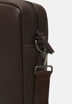 Pier One Funda Para Portátil - Dark Brown 8 Pier One Funda Para Portátil - Dark Brown -Pier One Tienda De Ventas 42042b196fd74712af98535879b418f6